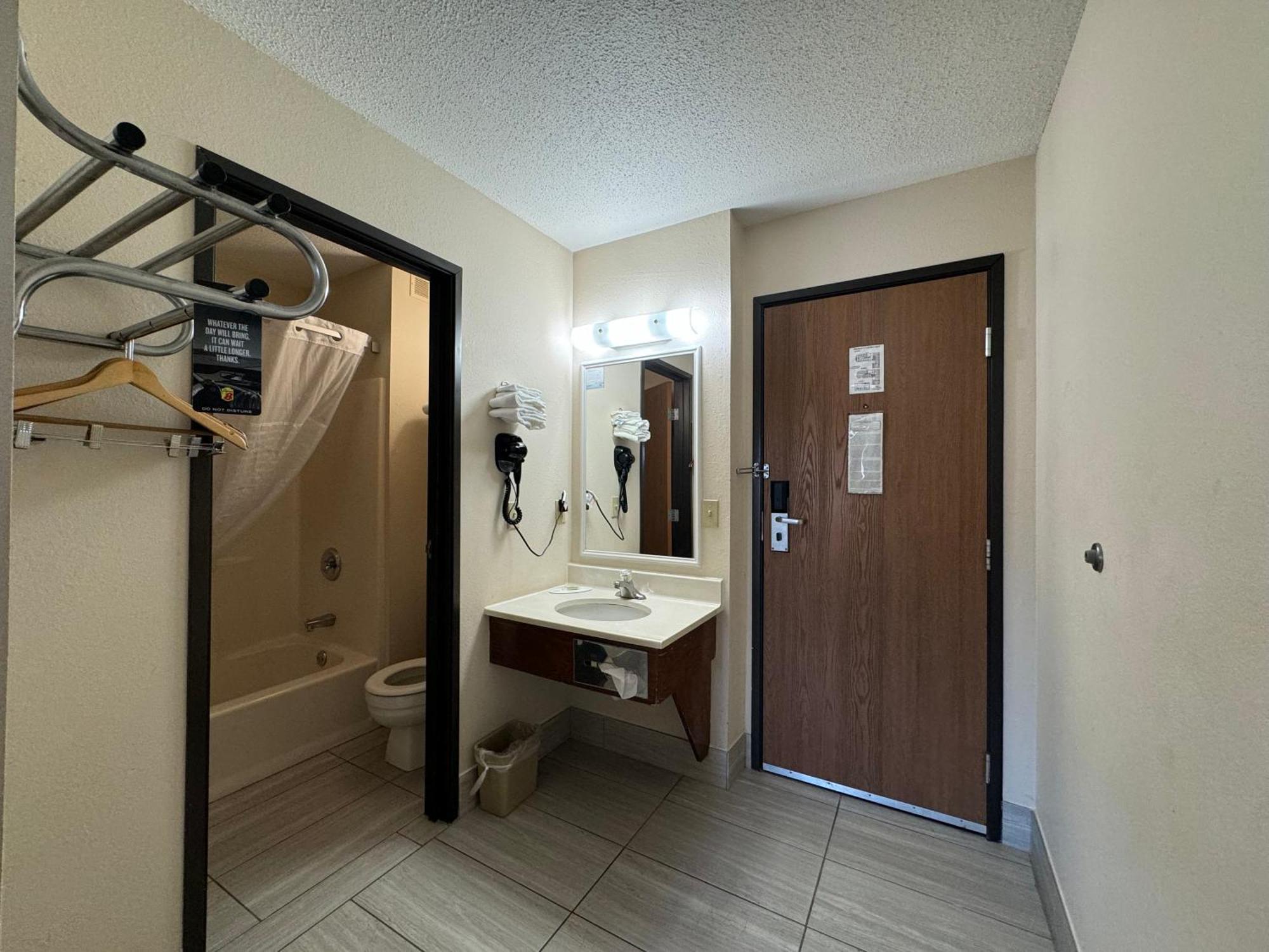 Super 8 By Wyndham Columbia Clark Lane Ξενοδοχείο Εξωτερικό φωτογραφία