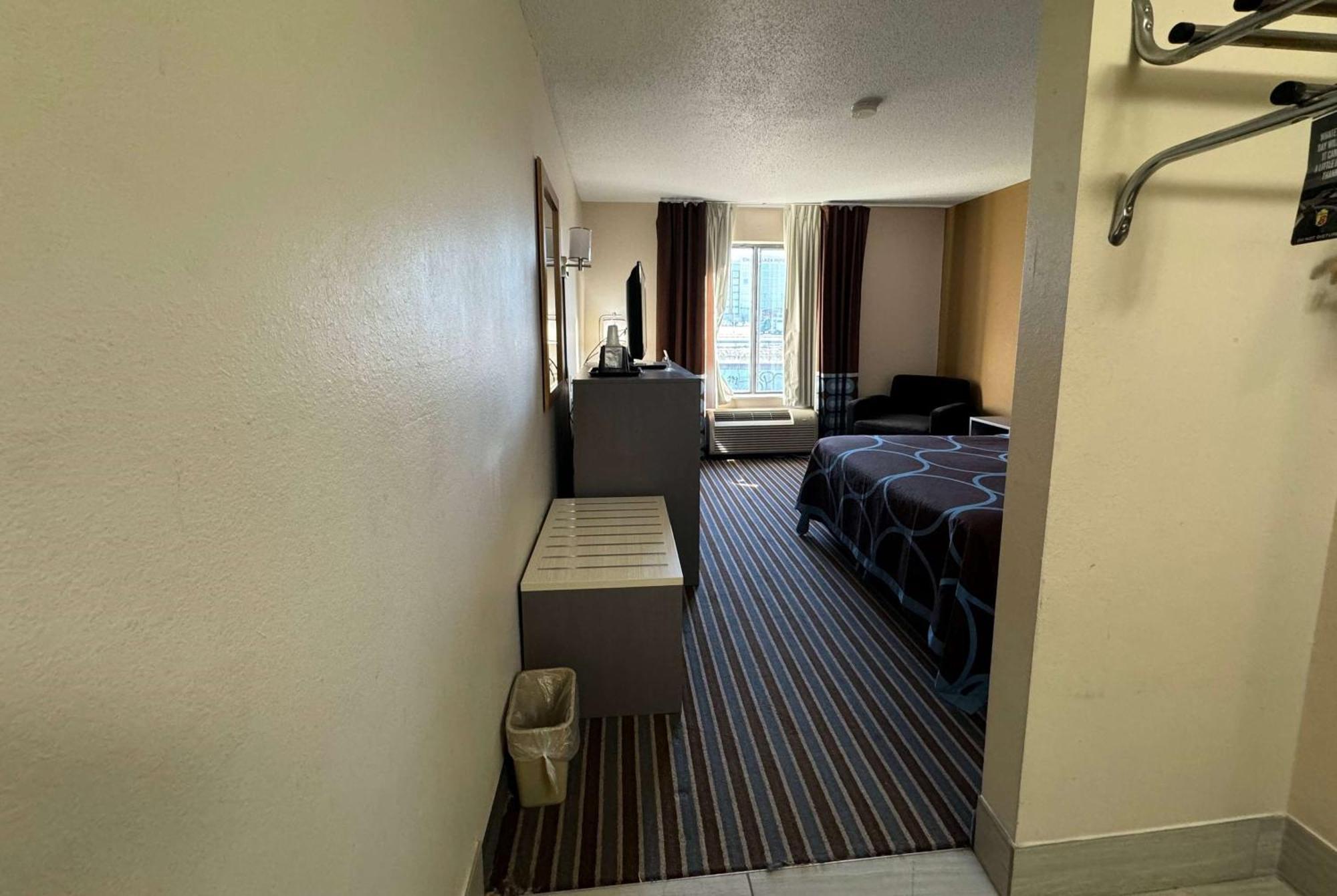 Super 8 By Wyndham Columbia Clark Lane Ξενοδοχείο Εξωτερικό φωτογραφία